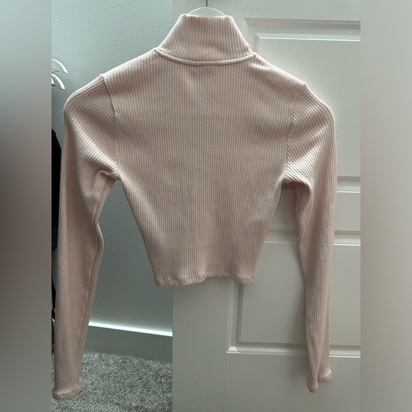 Aritzia TNA Copley Longsleeve (Size Small) In Colour Light Pink. - Picture 2 of 3